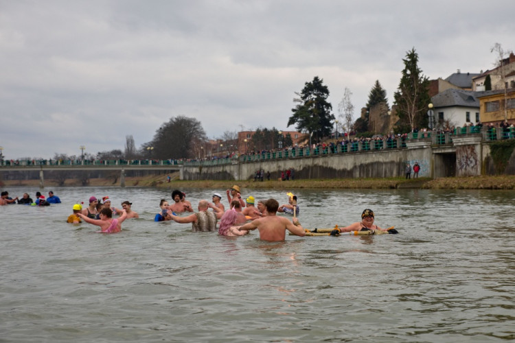 FOTOGALERIE: Otužilce v Přerově sledovaly tisíce lidí