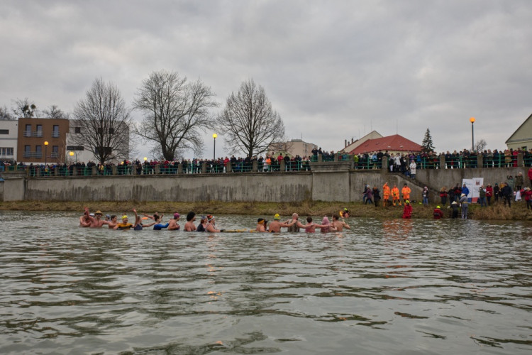 FOTOGALERIE: Otužilce v Přerově sledovaly tisíce lidí
