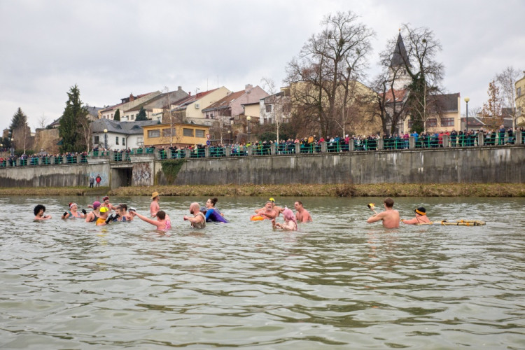 FOTOGALERIE: Otužilce v Přerově sledovaly tisíce lidí