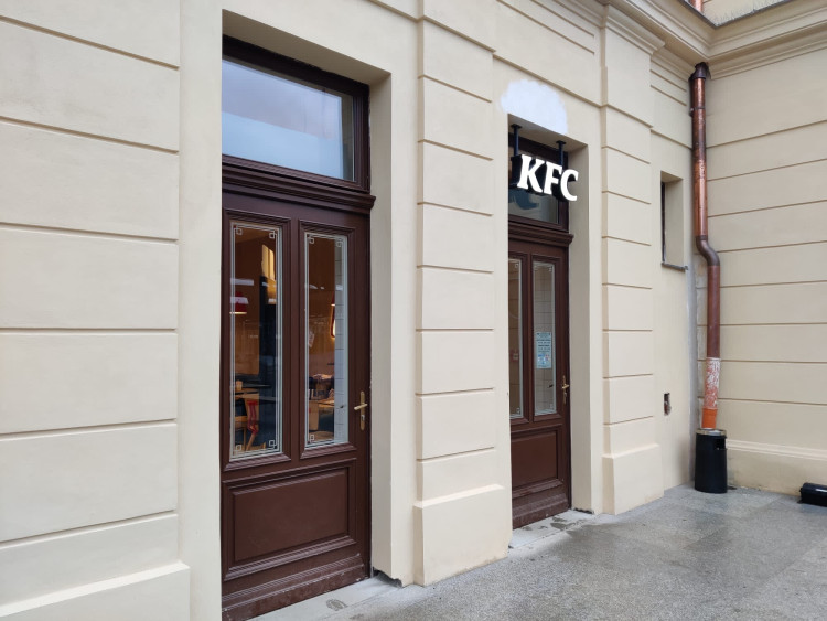 FOTOGALERIE: Rekonstrukce nádražní budovy je u konce