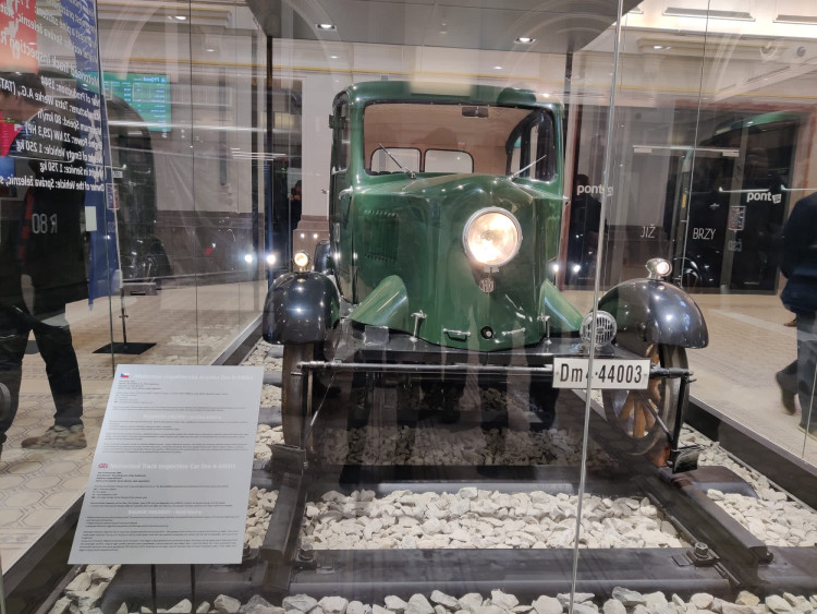 FOTOGALERIE: Rekonstrukce nádražní budovy je u konce