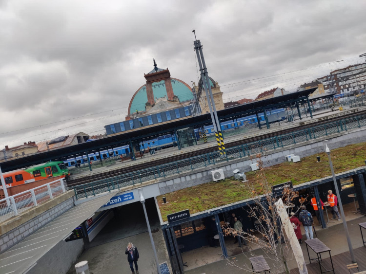 FOTOGALERIE: Rekonstrukce nádražní budovy je u konce