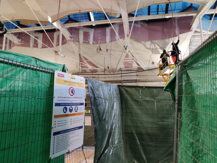 FOTOGALERIE: Rekonstrukce nádražní budovy je u konce