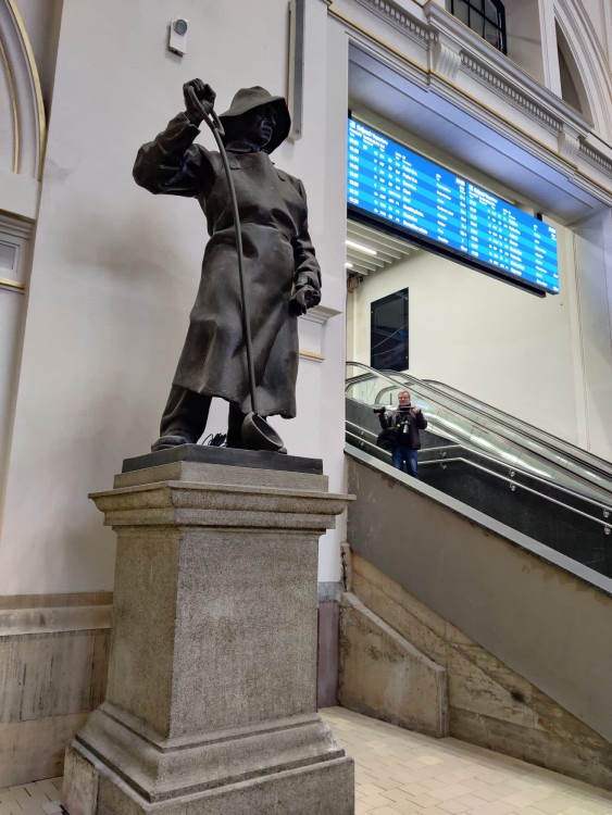 FOTOGALERIE: Rekonstrukce nádražní budovy je u konce