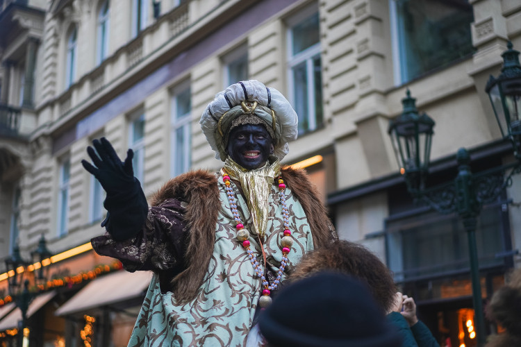 FOTOGALERIE: Prahou prošel tříkrálový průvod, nechyběli velbloudi