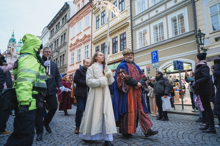FOTOGALERIE: Prahou prošel tříkrálový průvod, nechyběli velbloudi