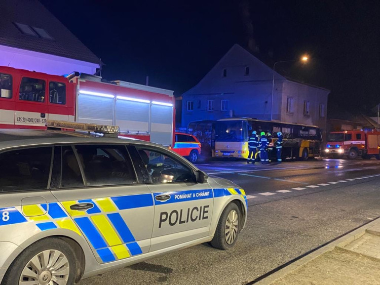 FOTOGALERIE: Požár autobusu v Líních u Plzně