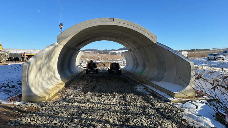 FOTOGALERIE: Bourání vadného mostu na stavbě obchvatu Klatov