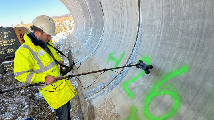 FOTOGALERIE: Bourání vadného mostu na stavbě obchvatu Klatov