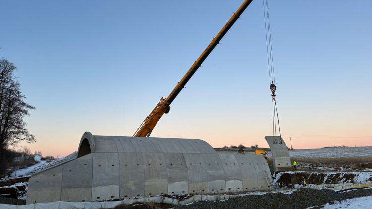 FOTOGALERIE: Bourání vadného mostu na stavbě obchvatu Klatov