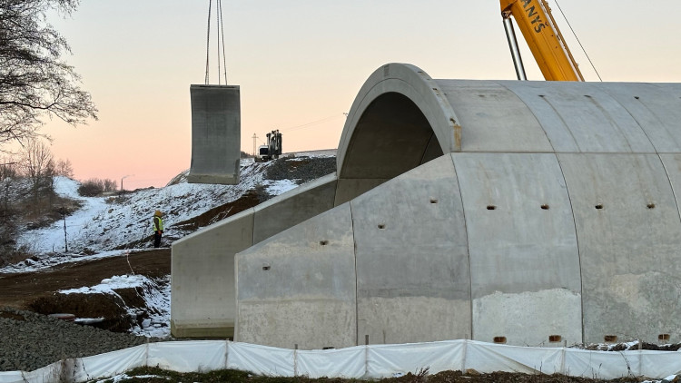 FOTOGALERIE: Bourání vadného mostu na stavbě obchvatu Klatov
