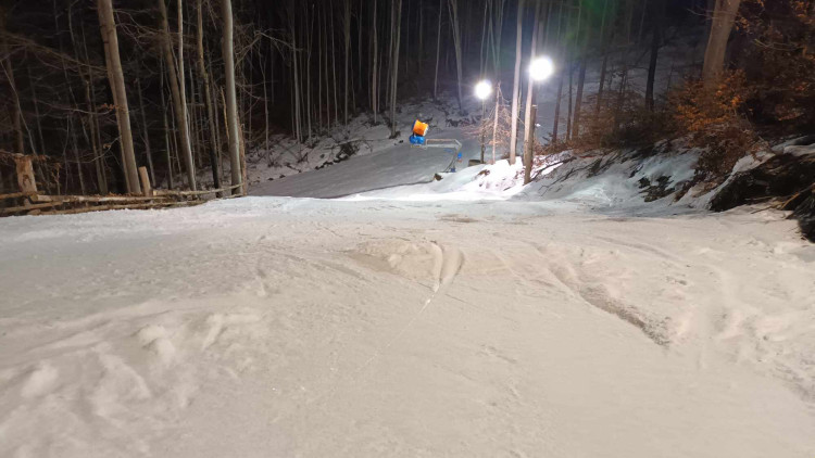 FOTOGALERIE: Večerní lyžování v Hrubé Vodě nabídlo prázdné sjezdovky
