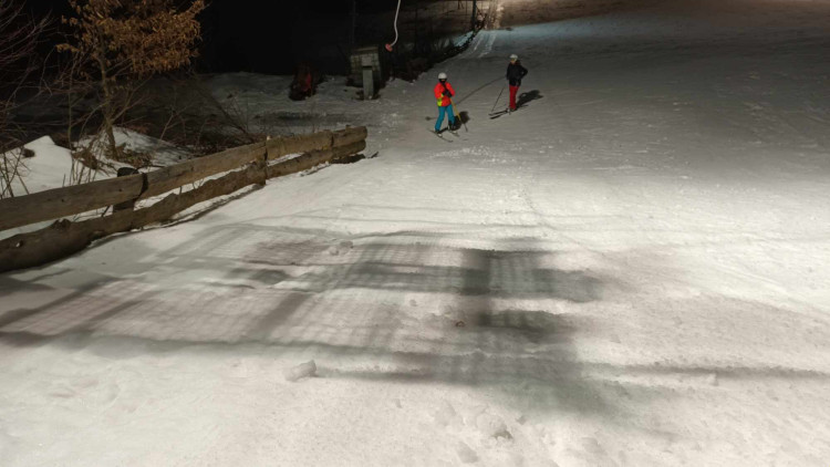 FOTOGALERIE: Večerní lyžování v Hrubé Vodě nabídlo prázdné sjezdovky