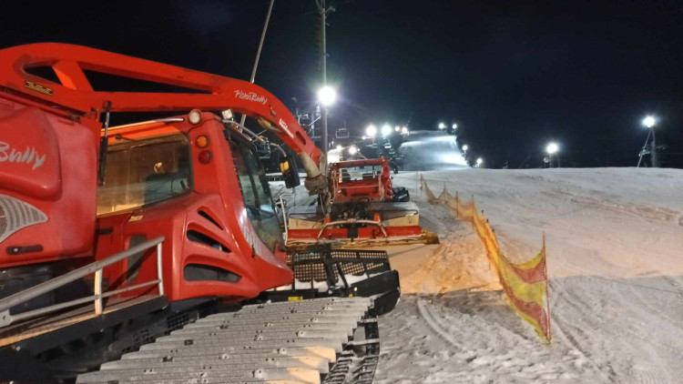 FOTOGALERIE: Večerní lyžování v Hrubé Vodě nabídlo prázdné sjezdovky