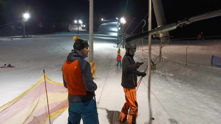 FOTOGALERIE: Večerní lyžování v Hrubé Vodě nabídlo prázdné sjezdovky