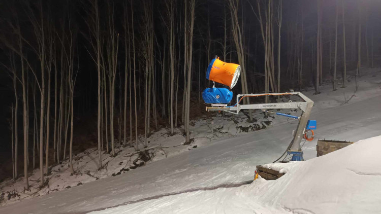 FOTOGALERIE: Večerní lyžování v Hrubé Vodě nabídlo prázdné sjezdovky