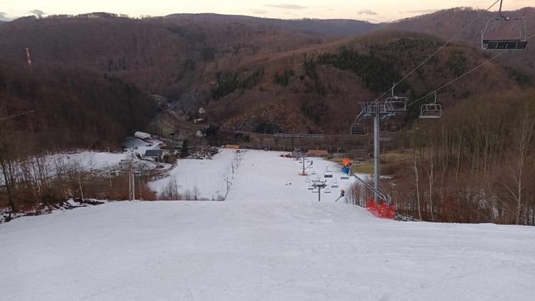 FOTOGALERIE: Večerní lyžování v Hrubé Vodě nabídlo prázdné sjezdovky