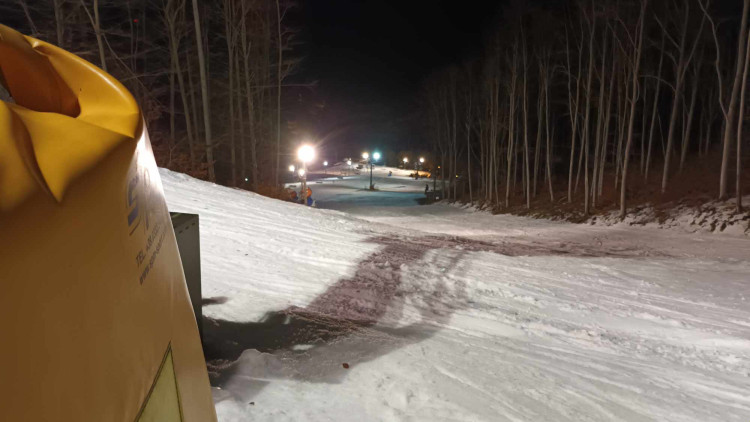 FOTOGALERIE: Večerní lyžování v Hrubé Vodě nabídlo prázdné sjezdovky