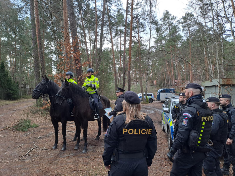 Kontrola rekreačních chatových oblastí policisty