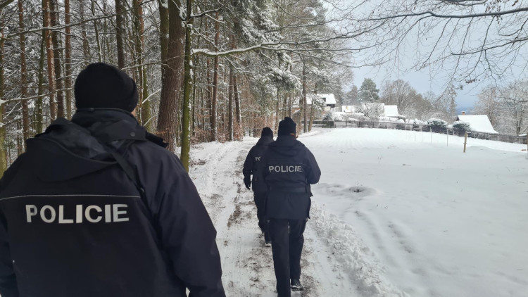 Kontrola rekreačních chatových oblastí policisty