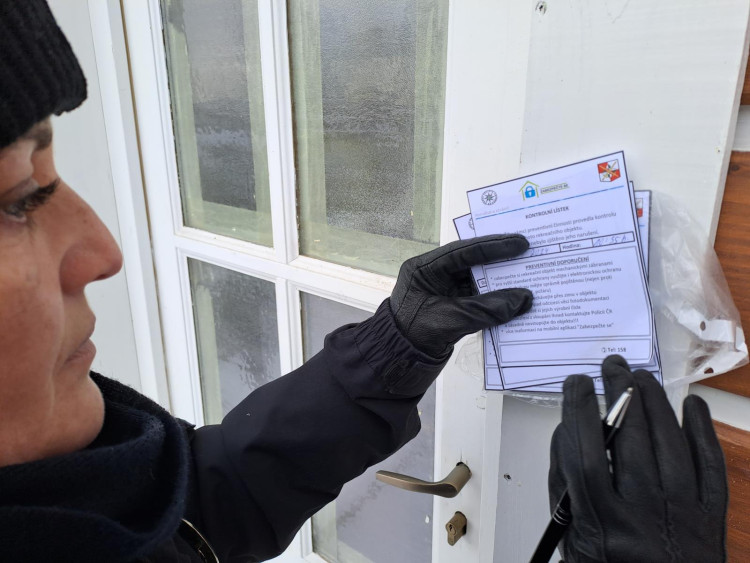 Kontrola rekreačních chatových oblastí policisty