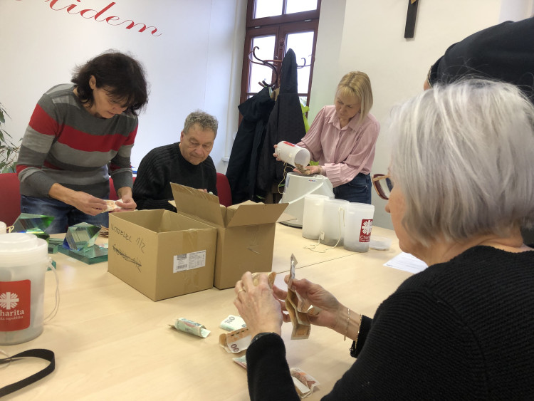 Sčítání výtěžku Tříkrálové sbírky 2024