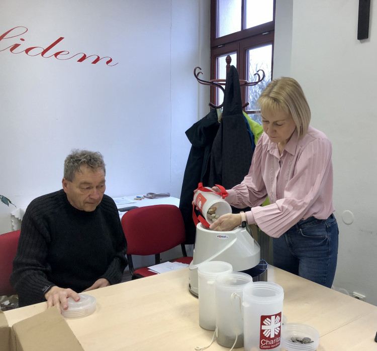 Sčítání výtěžku Tříkrálové sbírky 2024