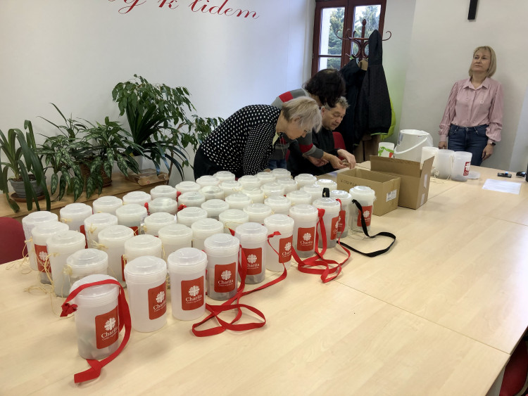 Sčítání výtěžku Tříkrálové sbírky 2024