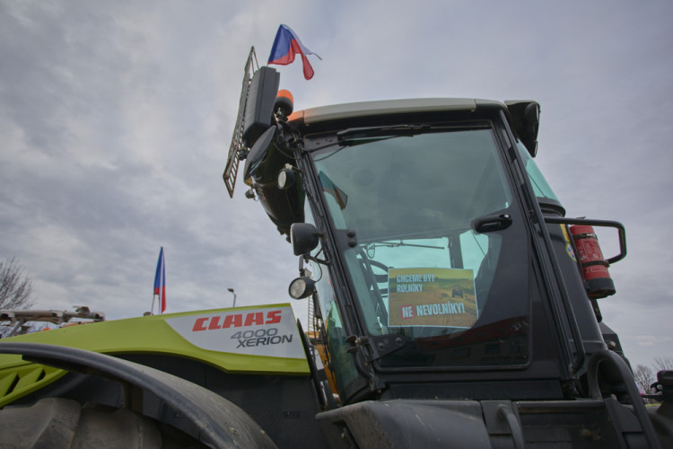 FOTOGALERIE: Do Olomouce vyrazily na protestní jízdu konvoje zemědělské techniky