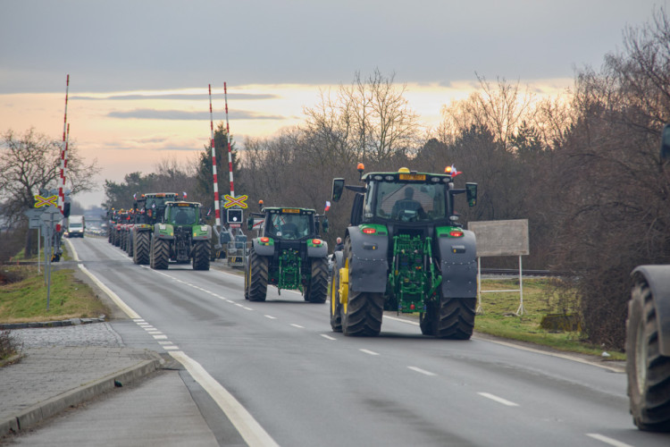 FOTOGALERIE: Do Olomouce vyrazily na protestní jízdu konvoje zemědělské techniky