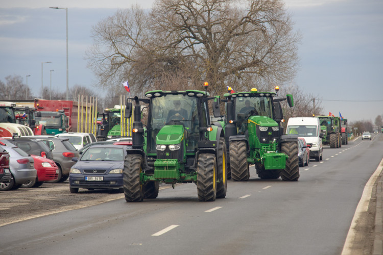 FOTOGALERIE: Do Olomouce vyrazily na protestní jízdu konvoje zemědělské techniky