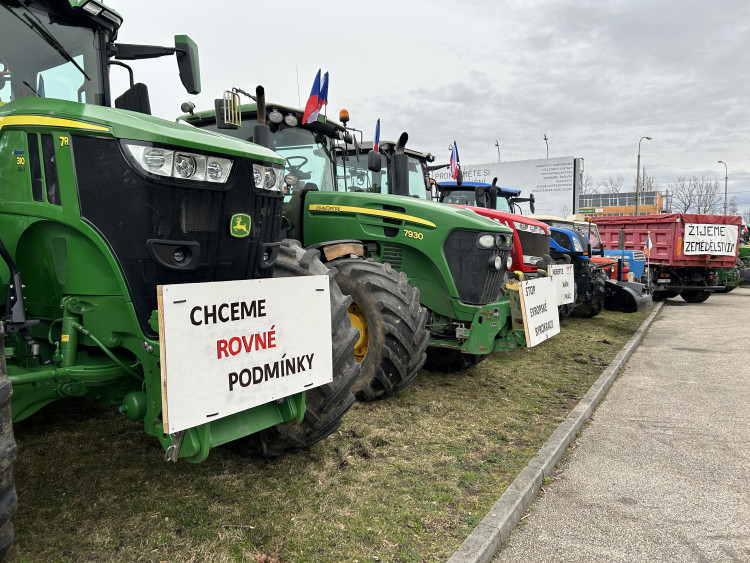 Vzkazy jihočeských zemědělců. : Stop diktátu z Bruselu, vzkázali zemědělci