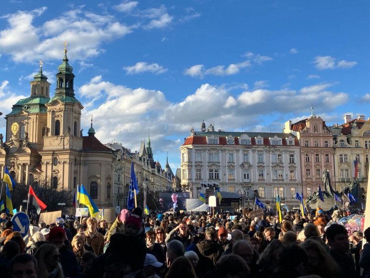 FOTOGALERIE: Shromáždění za Ukrajinu zaplnilo Staroměstské náměstí