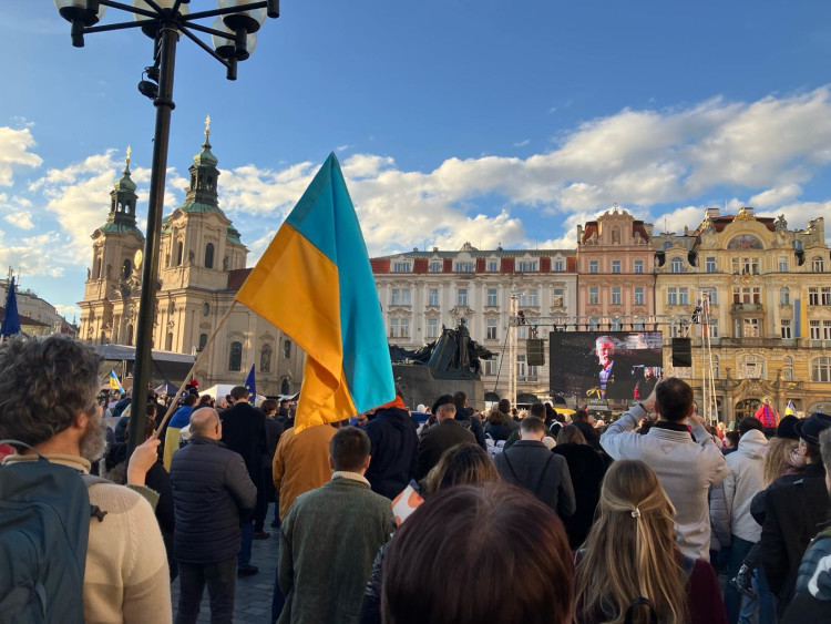 FOTOGALERIE: Shromáždění za Ukrajinu zaplnilo Staroměstské náměstí