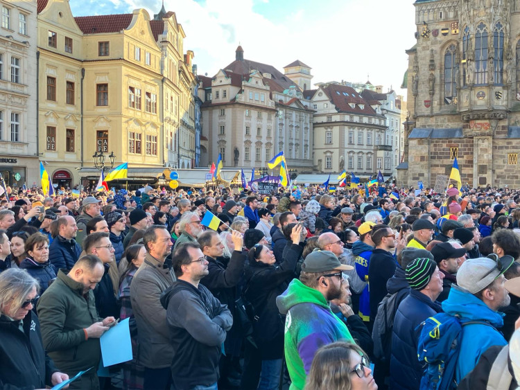 FOTOGALERIE: Shromáždění za Ukrajinu zaplnilo Staroměstské náměstí