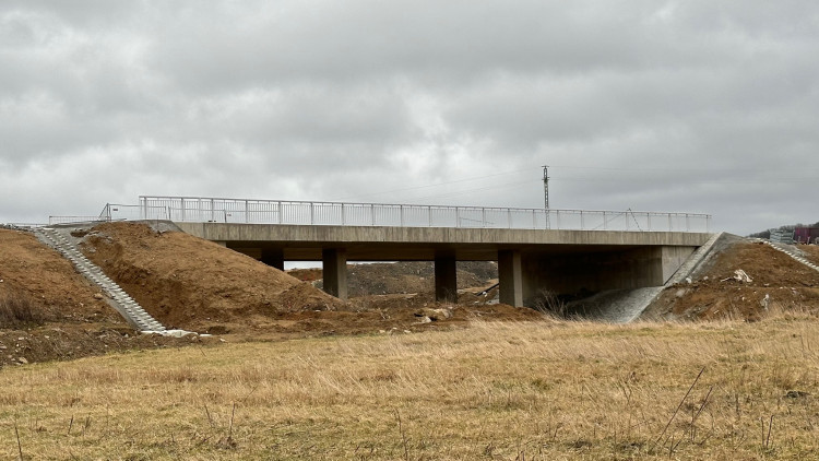 Tento most je v těsném sousedství problematického mostu
