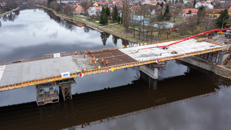 FOTOGALERIE: Oprava mostu v Týně nad Vltavou