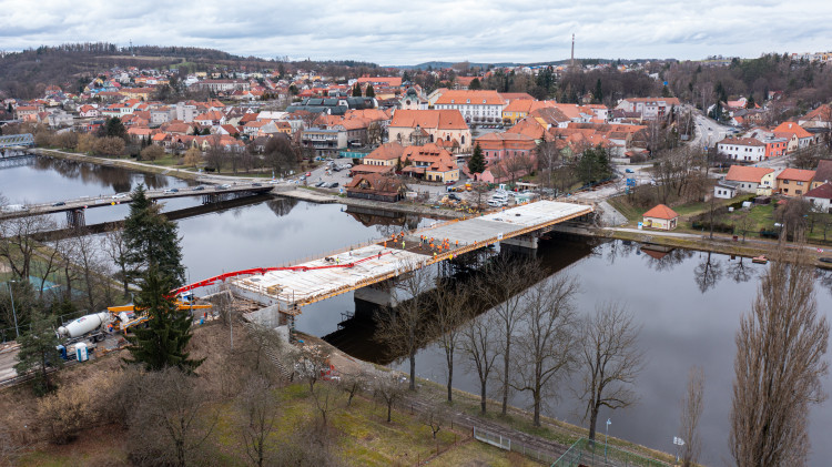FOTOGALERIE: Oprava mostu v Týně nad Vltavou