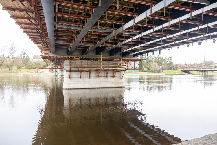 FOTOGALERIE: Oprava mostu v Týně nad Vltavou