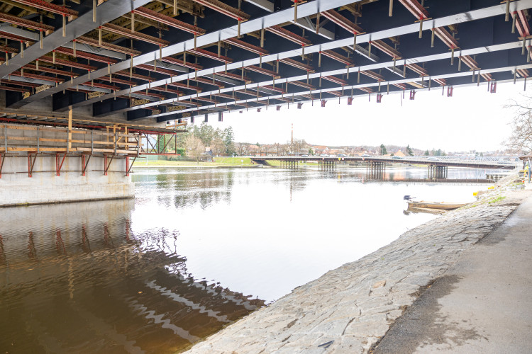FOTOGALERIE: Oprava mostu v Týně nad Vltavou