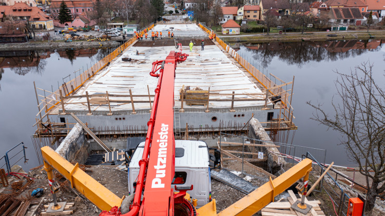 FOTOGALERIE: Oprava mostu v Týně nad Vltavou