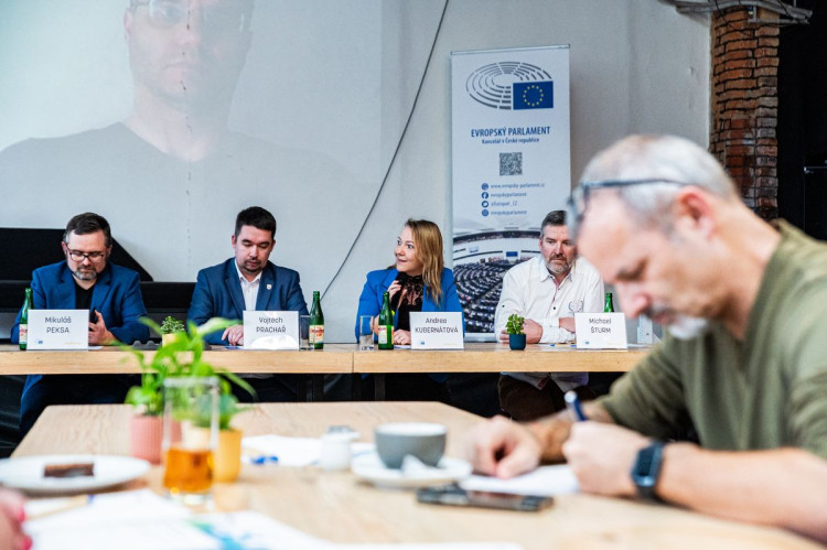 FOTOGALERIE: Diskuse na téma sdílení energií v Papírně Plzeň