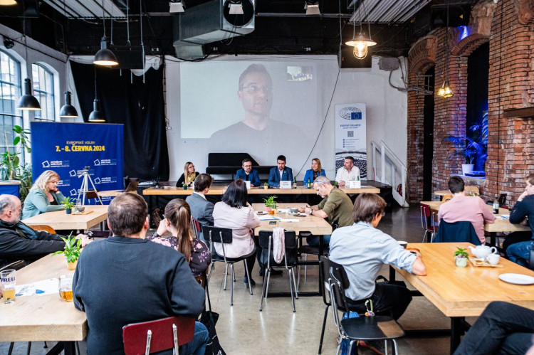 FOTOGALERIE: Diskuse na téma sdílení energií v Papírně Plzeň