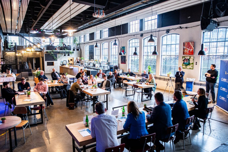 FOTOGALERIE: Diskuse na téma sdílení energií v Papírně Plzeň