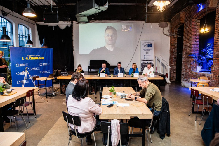 FOTOGALERIE: Diskuse na téma sdílení energií v Papírně Plzeň