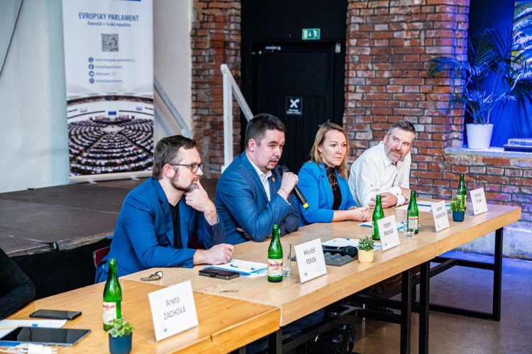 FOTOGALERIE: Diskuse na téma sdílení energií v Papírně Plzeň