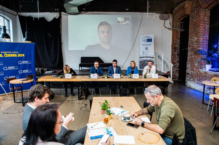 FOTOGALERIE: Diskuse na téma sdílení energií v Papírně Plzeň