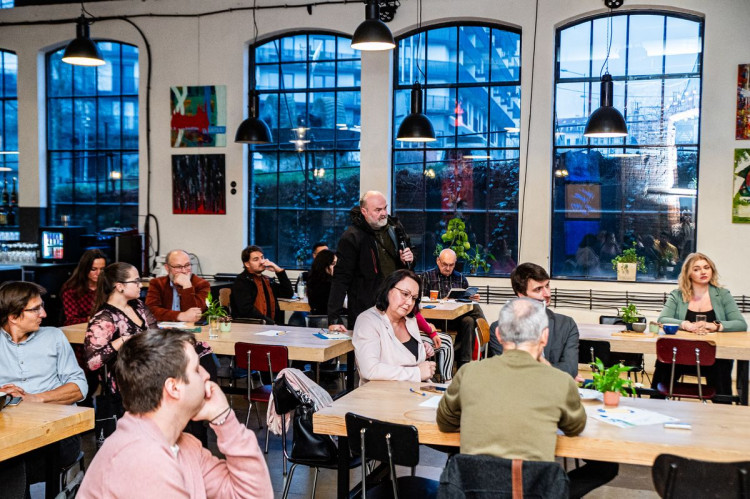 FOTOGALERIE: Diskuse na téma sdílení energií v Papírně Plzeň