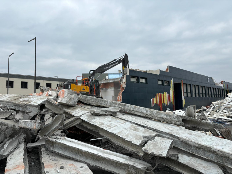 FOTOGALERIE: Demolice celnice na dálničním přechodu v Rozvadově