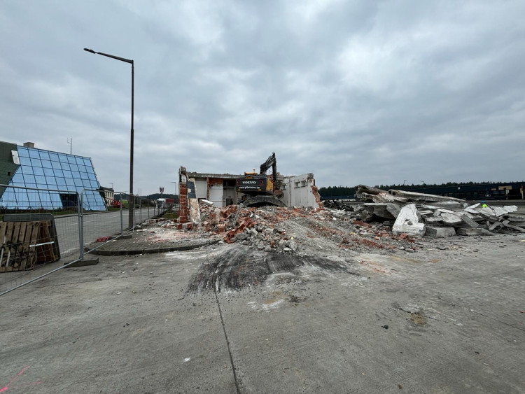 FOTOGALERIE: Demolice celnice na dálničním přechodu v Rozvadově